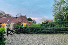 Primrose Holiday Cottage, Dog Friendly, Hot Tub, Winestead, East Yorkshire Coast